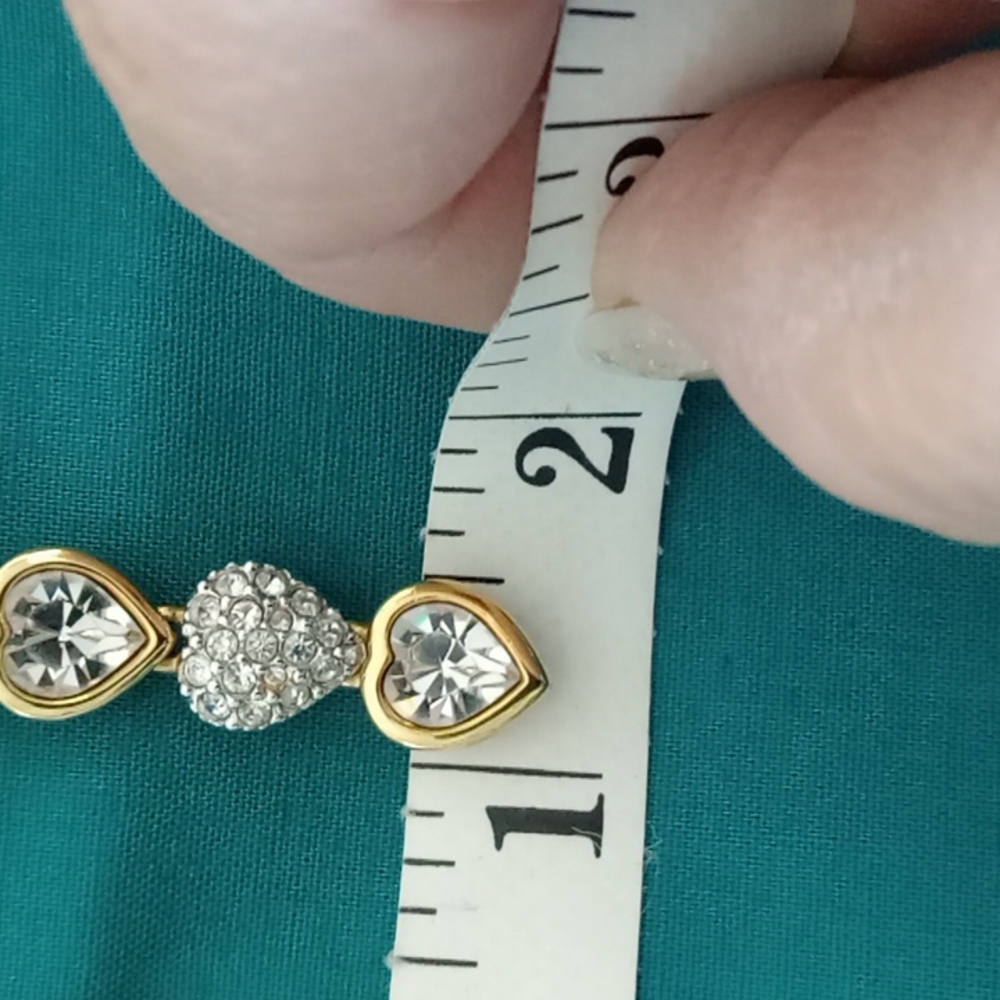 Diamond crystal heart earrings - Picture 3 of 3